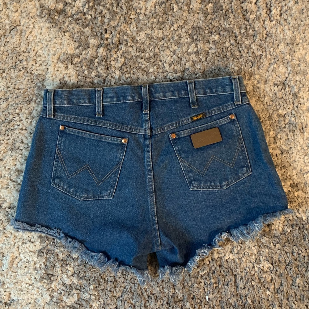 Wrangler Cut Off Shorts - Picture 2 of 7